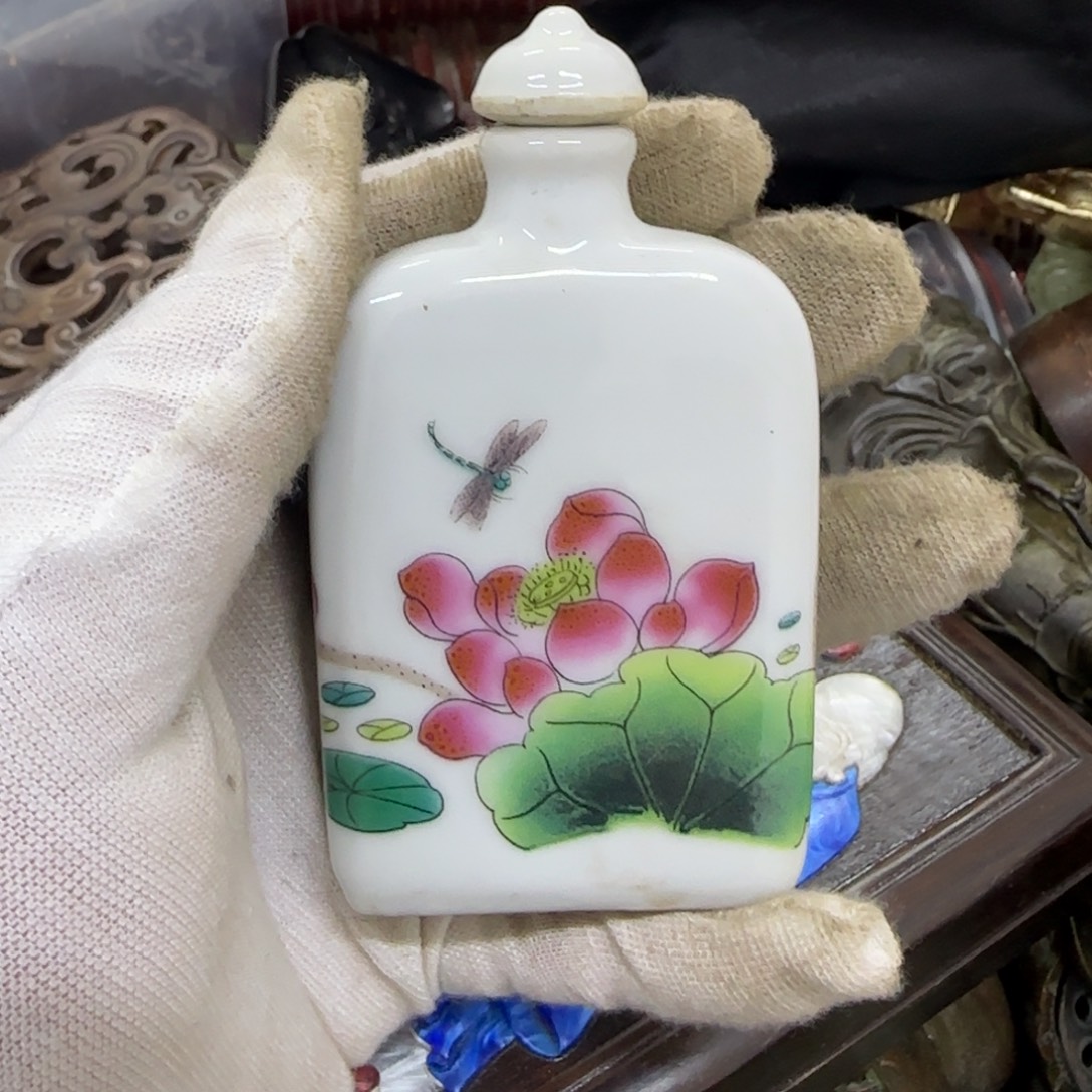 琦***一鼻烟壶是什么牌子啊这不是