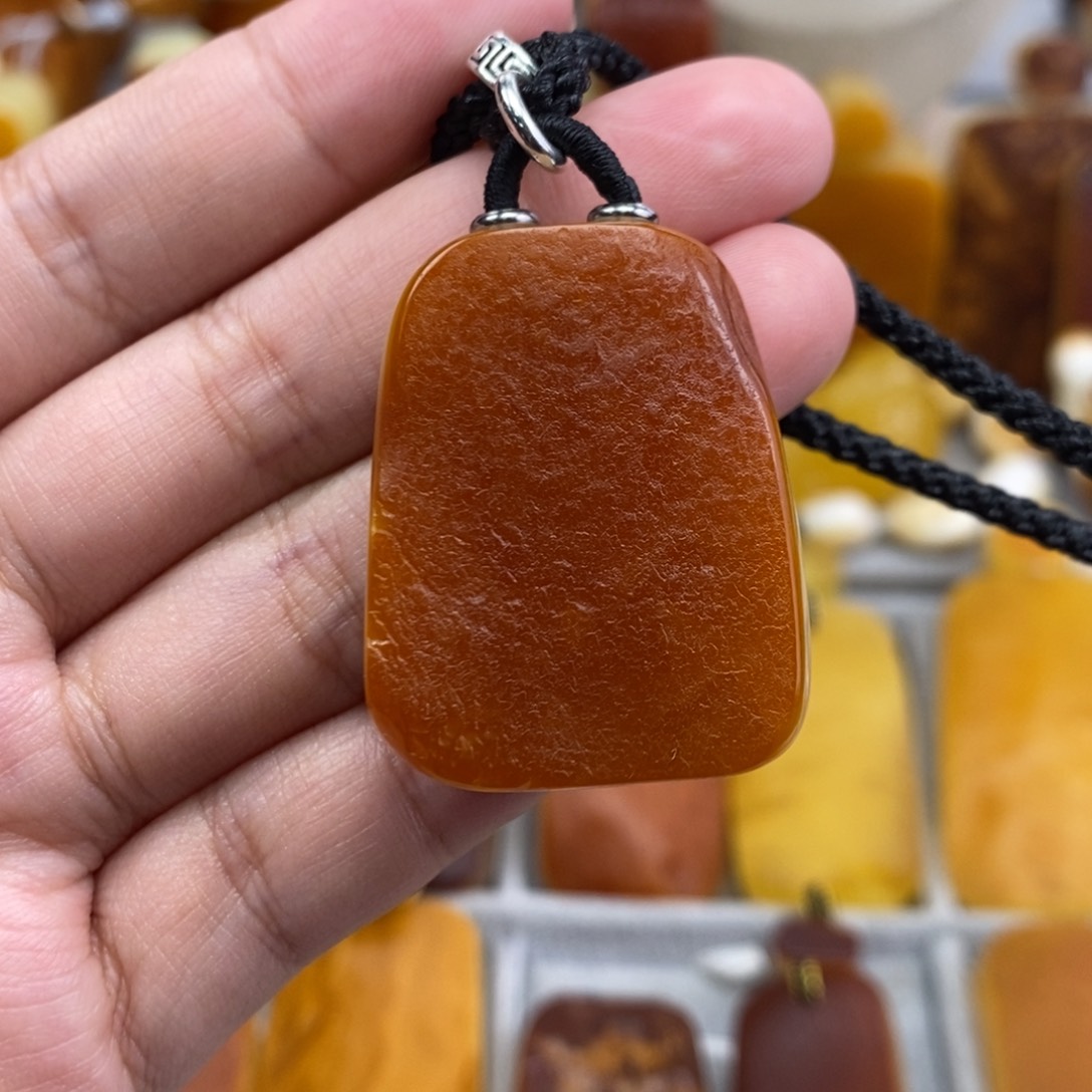 琥珀吊坠(赠链)未镶嵌