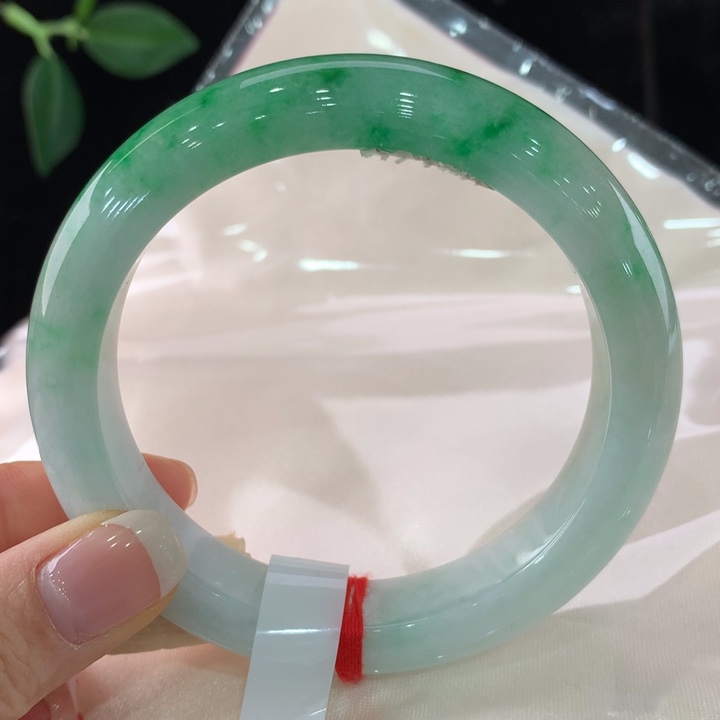 翡翠手镯未镶嵌58圈口