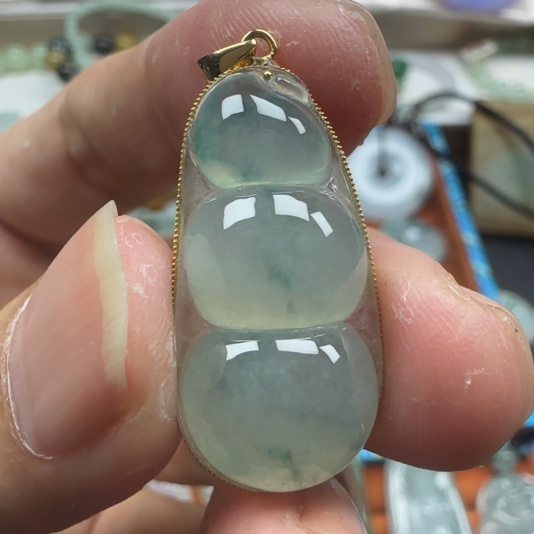 翡翠18K金镶嵌颈饰缅甸天然A货翡翠冰飘花福豆