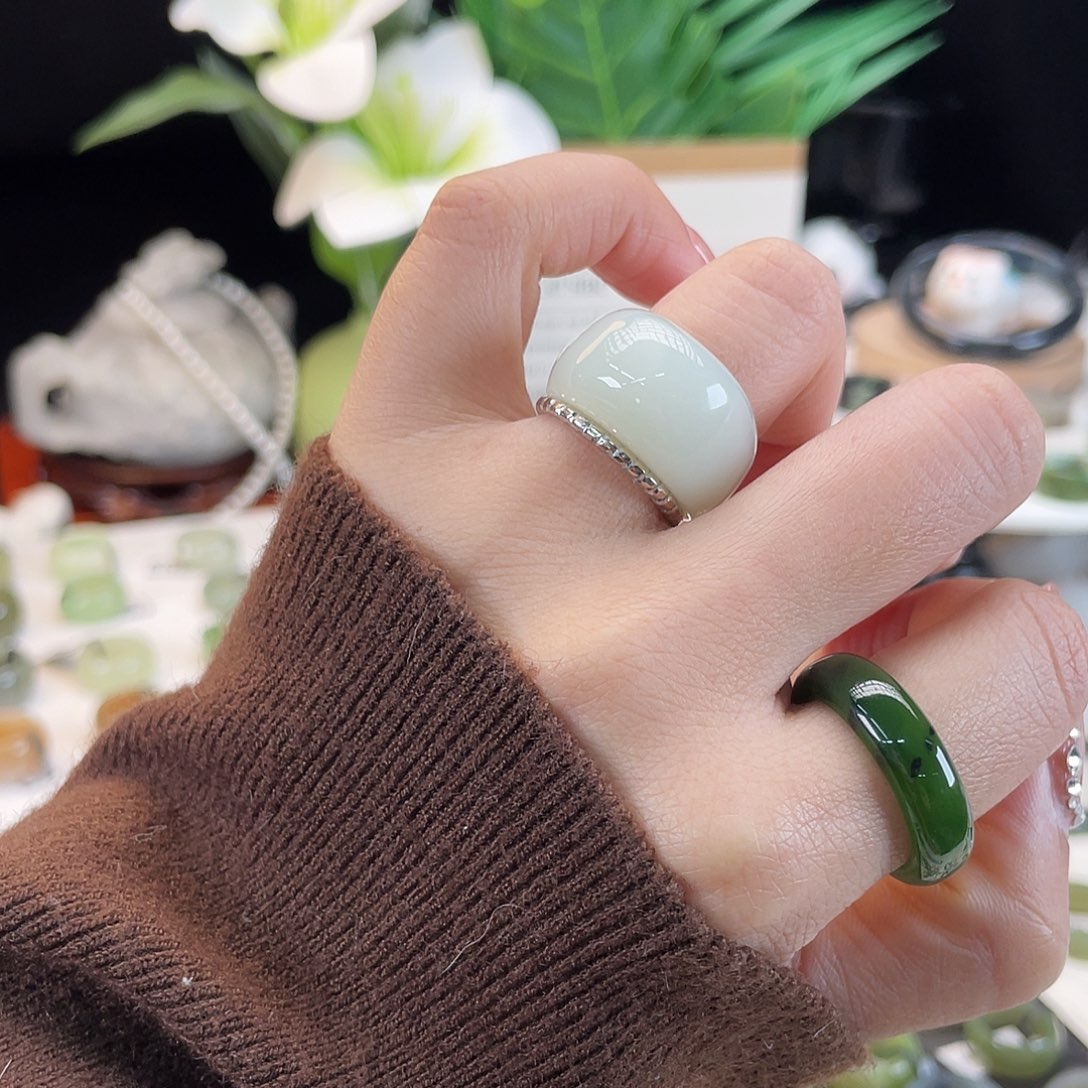 和田玉未镶嵌戒指E14俄白馒头17.1有瑕