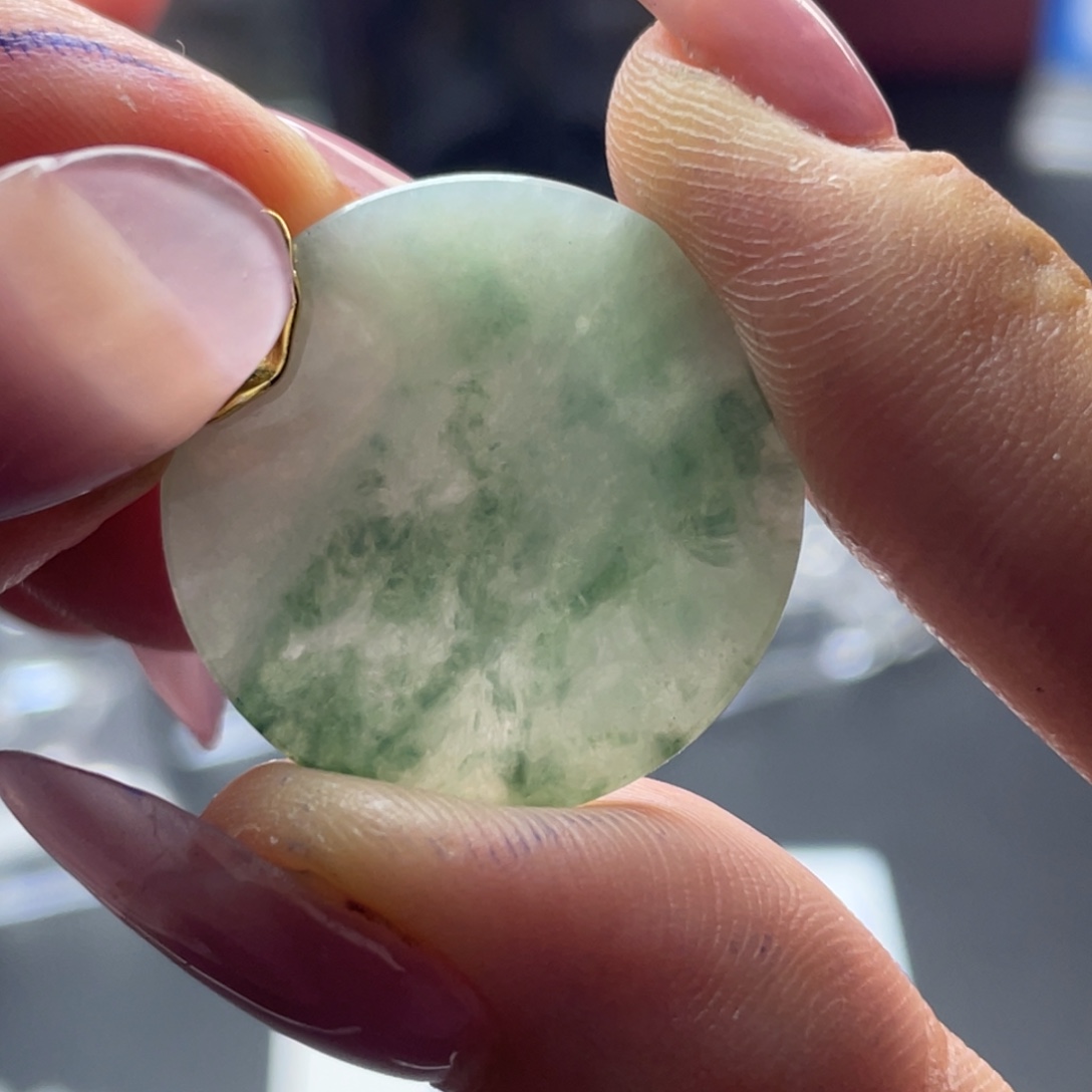 翡翠未镶嵌颈饰缅A翡翠多样性发一