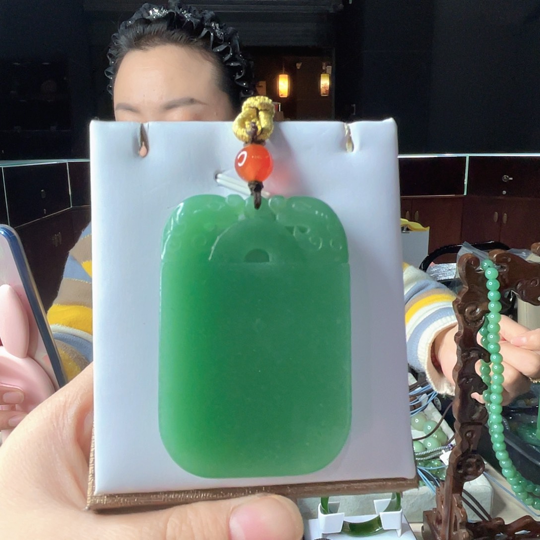 石英岩玉未镶嵌颈饰