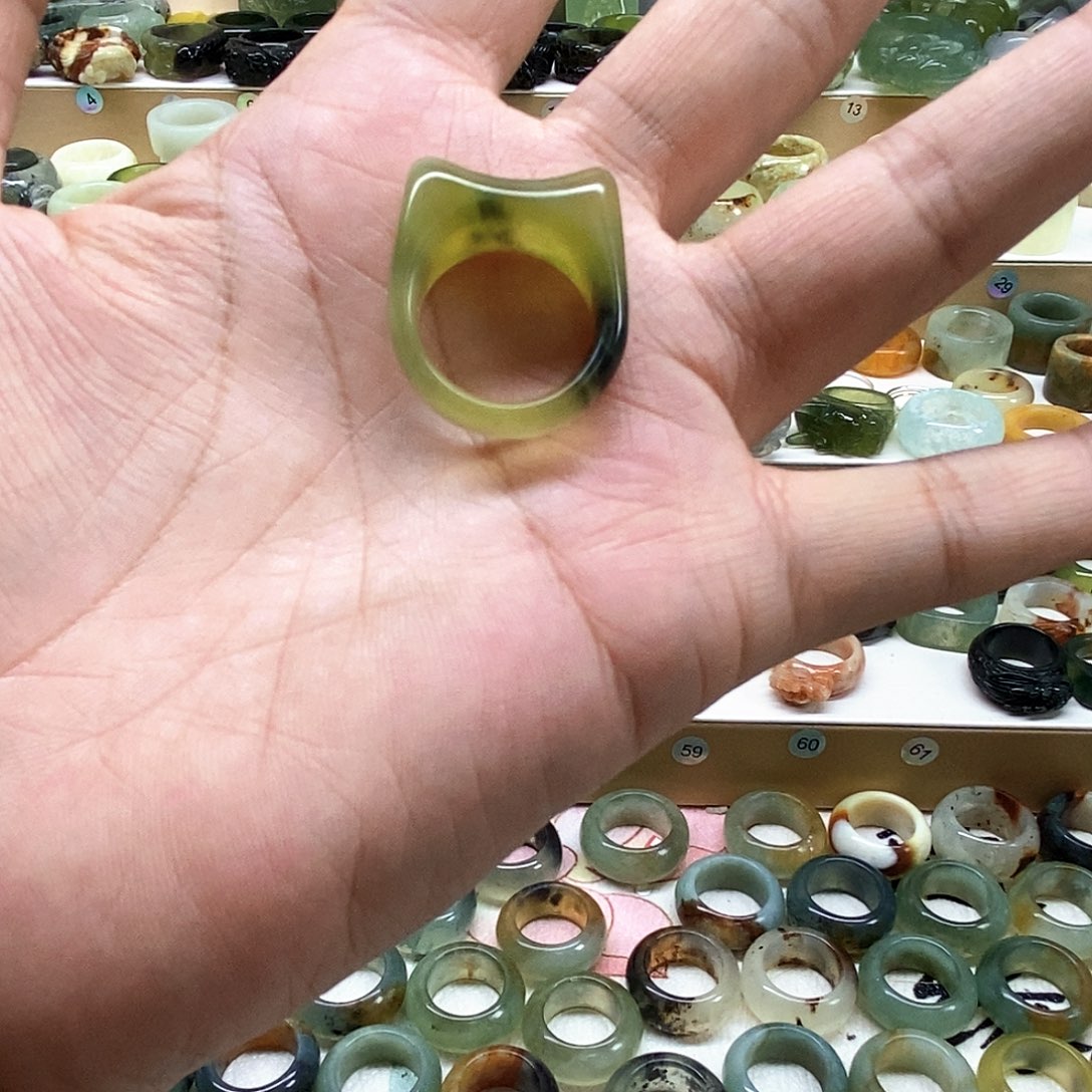 岫玉未镶嵌天然玉石苏*惜