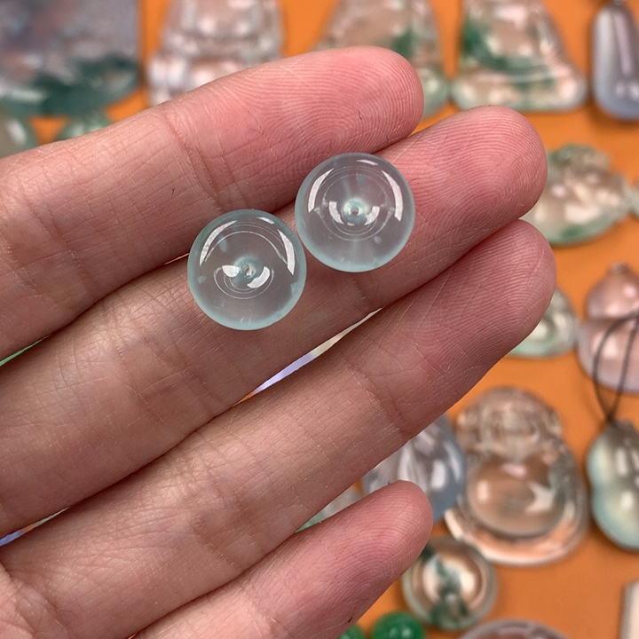 翡翠挂件未镶嵌….