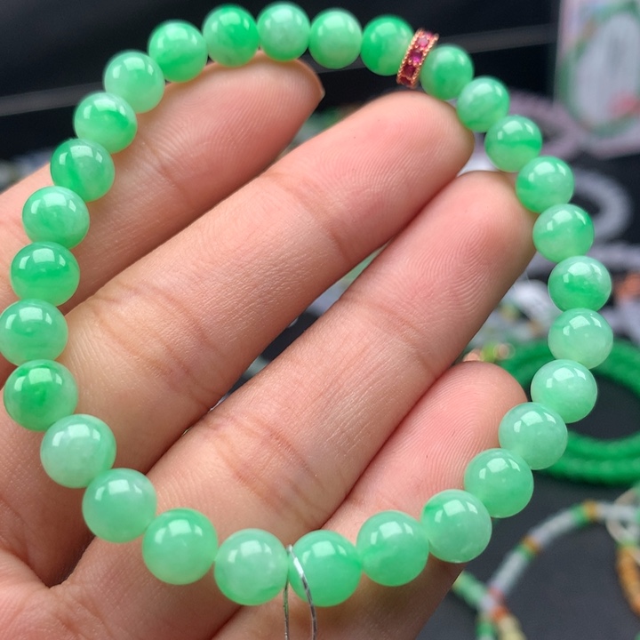 翡翠手镯未镶嵌卡