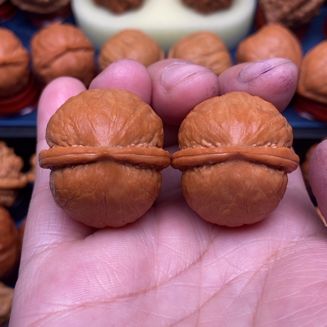 文玩核桃把件手捻金佛