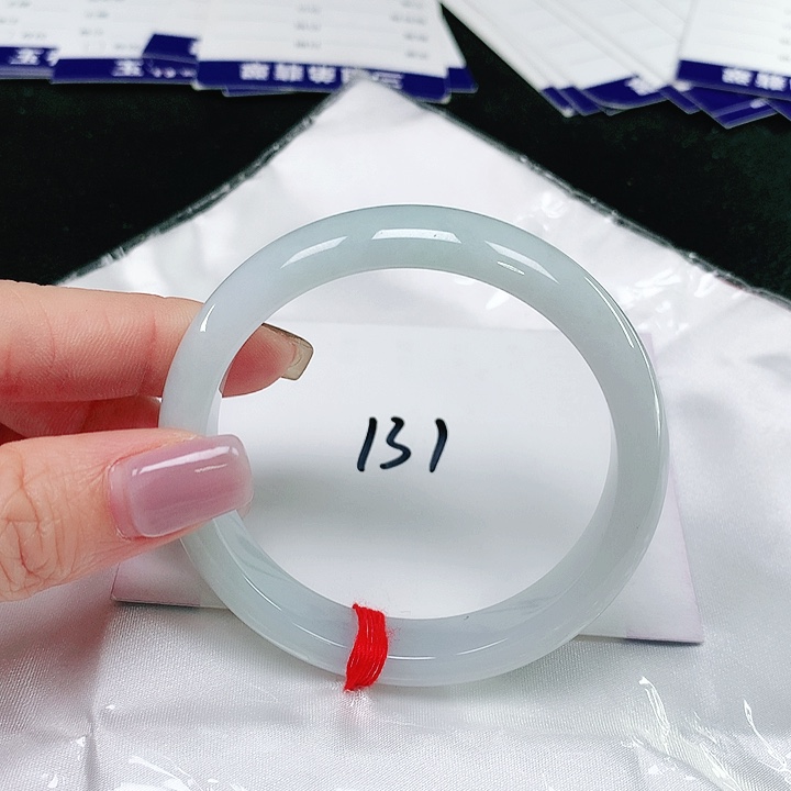 翡翠手镯未镶嵌翡翠手镯未镶嵌