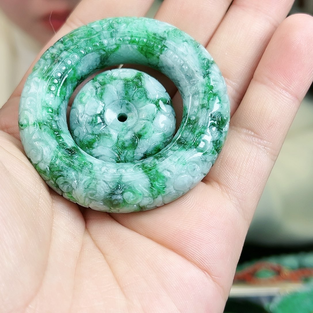 翡翠颈饰未镶嵌吊坠