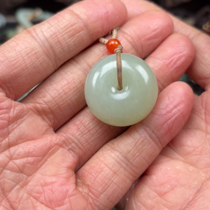 和田玉吊坠未镶嵌