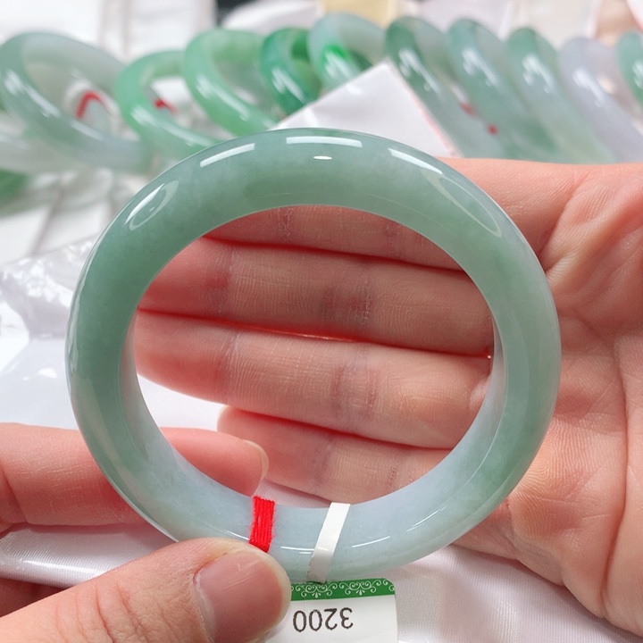 翡翠手镯未镶嵌缅甸A货翡翠手镯