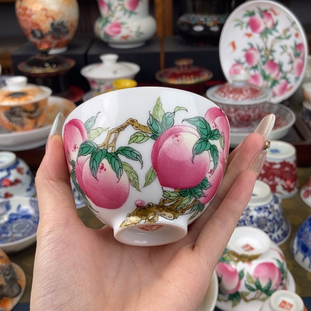 老*车陶瓷艺术家的作品是一种