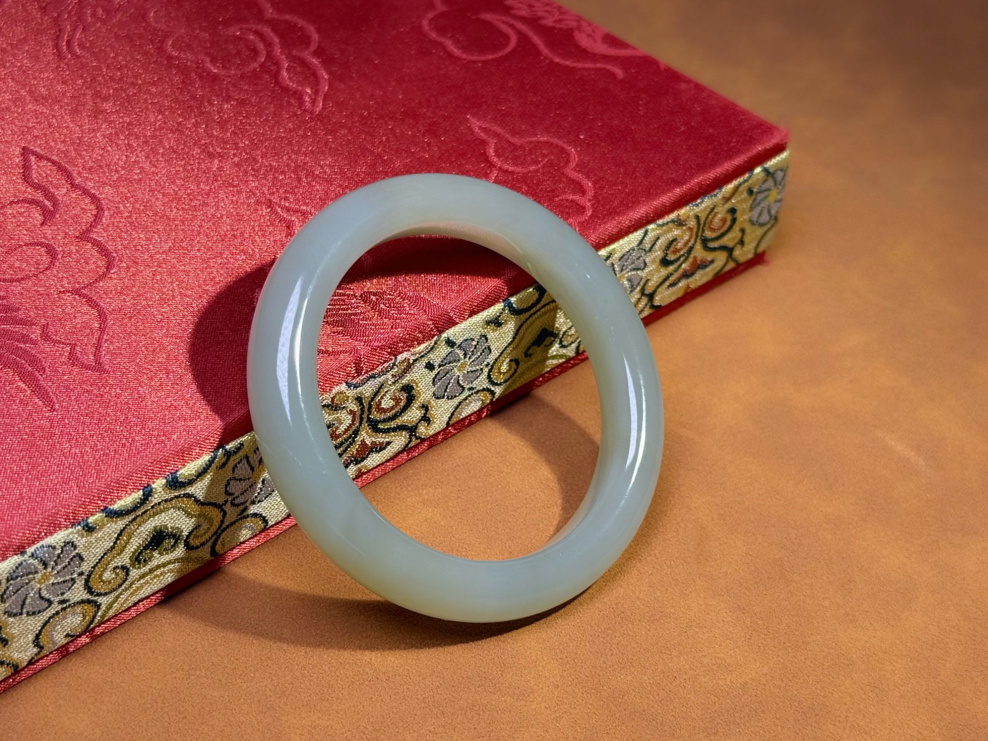 新疆且末高清白手镯，新疆直发。多样性发其一 微色差