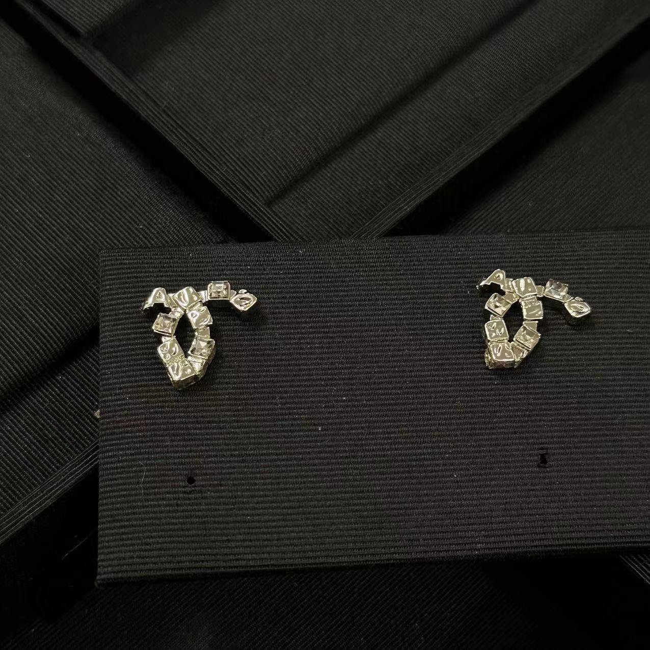 铜合金耳饰 精致百搭字母耳饰-90535