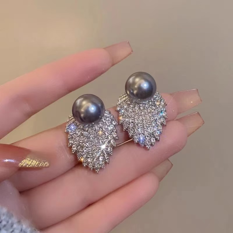 轻奢高级感百搭耳环女小众设计独特气质简约耳钉新款爆款精致耳饰