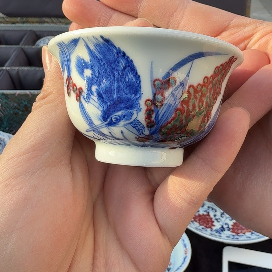 青花釉里红丹翠中压手杯