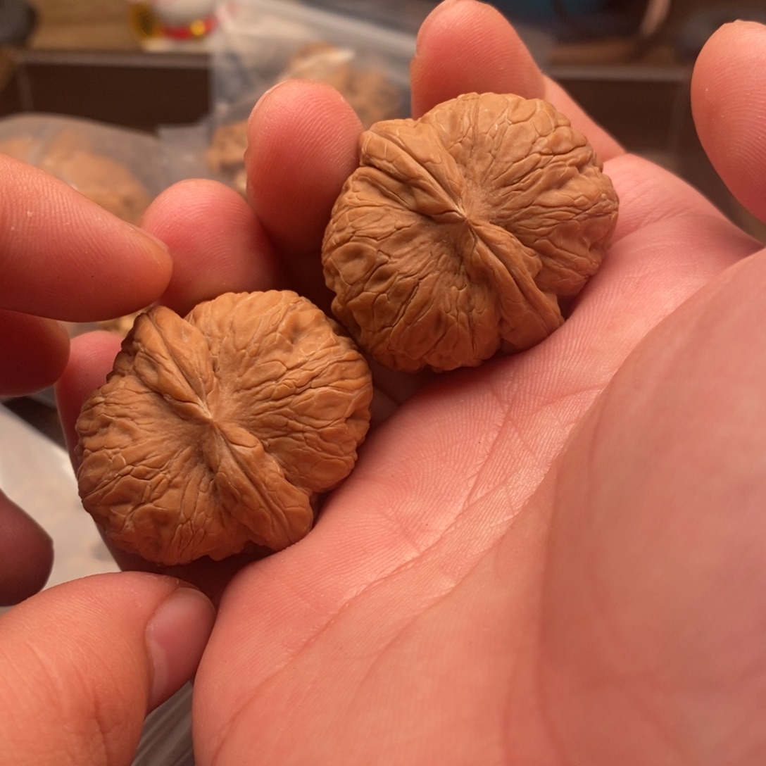 文玩核桃吊坠元宝