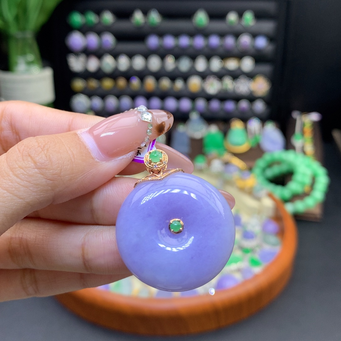 翡翠18K金镶嵌颈饰