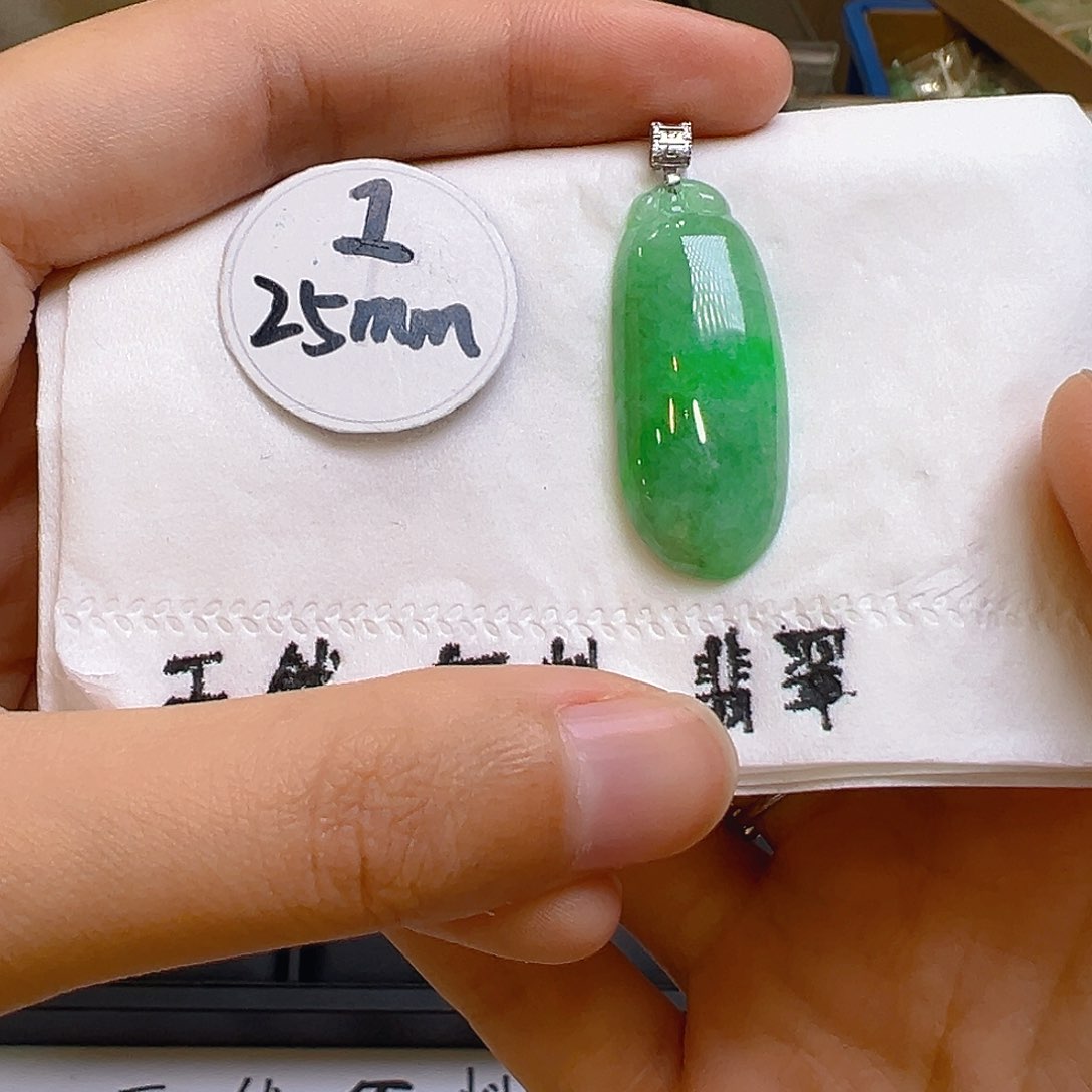 翡翠颈饰18K金镶嵌翡翠