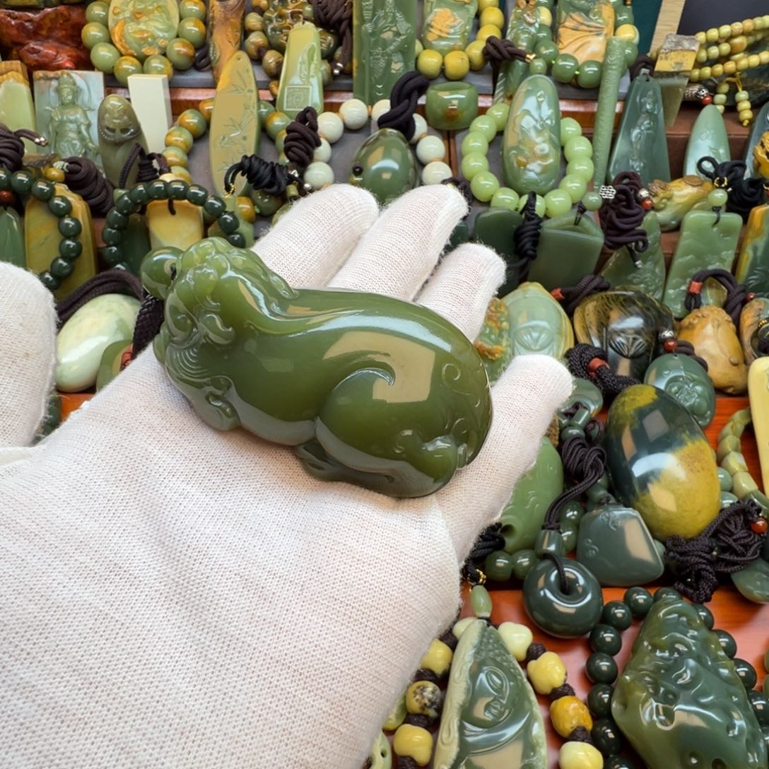 幻***尘岫岩老玉（透闪石质玉）未镶嵌挂件