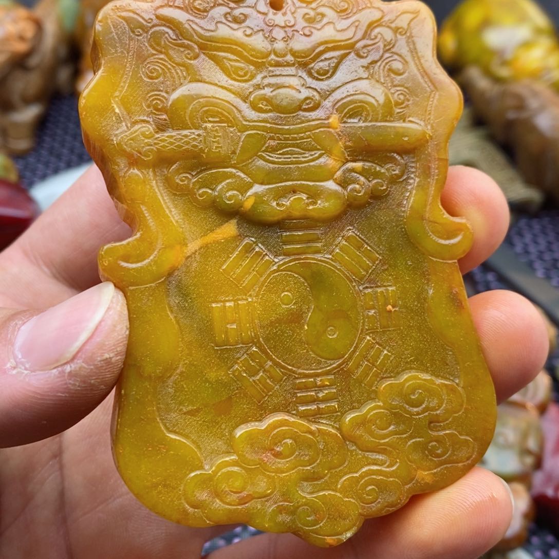 蛇纹石玉颈饰未镶嵌