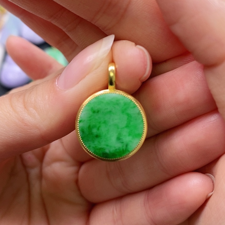 翡翠颈饰未镶嵌吊坠