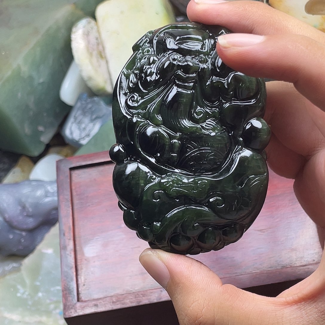 只***买和田玉未镶嵌颈饰