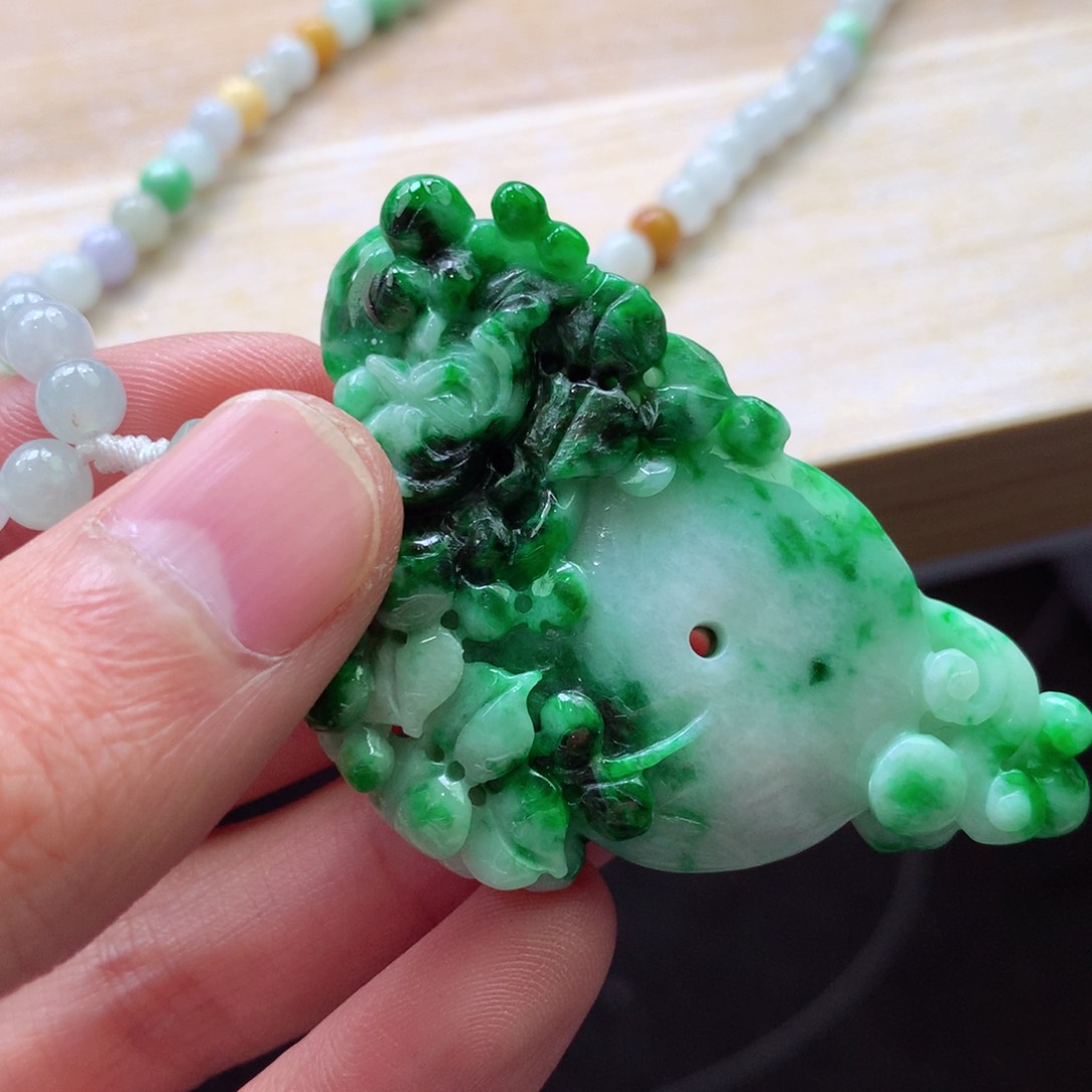 翡翠颈饰未镶嵌吊坠