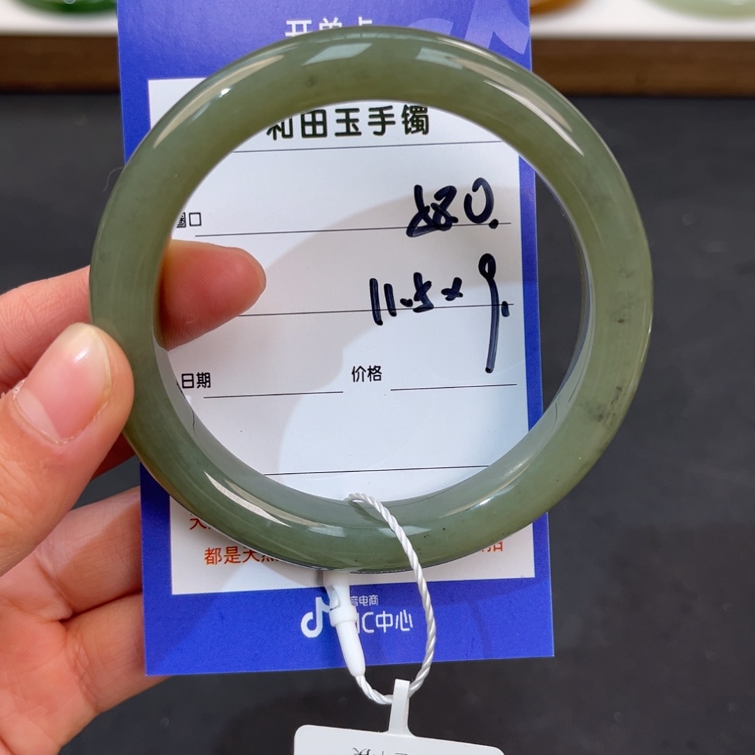 和田玉未镶嵌手镯