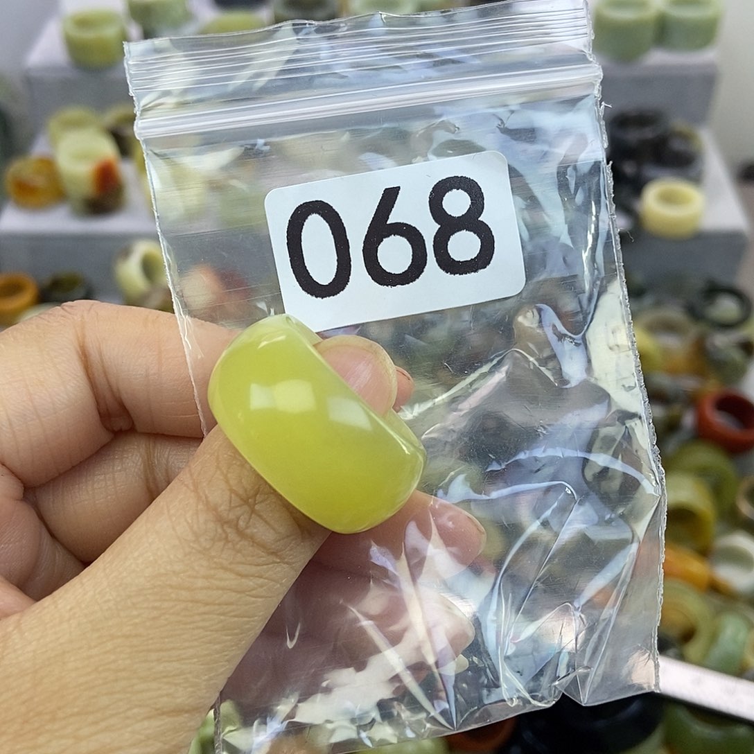 刘***生蛇纹石玉未镶嵌戒指