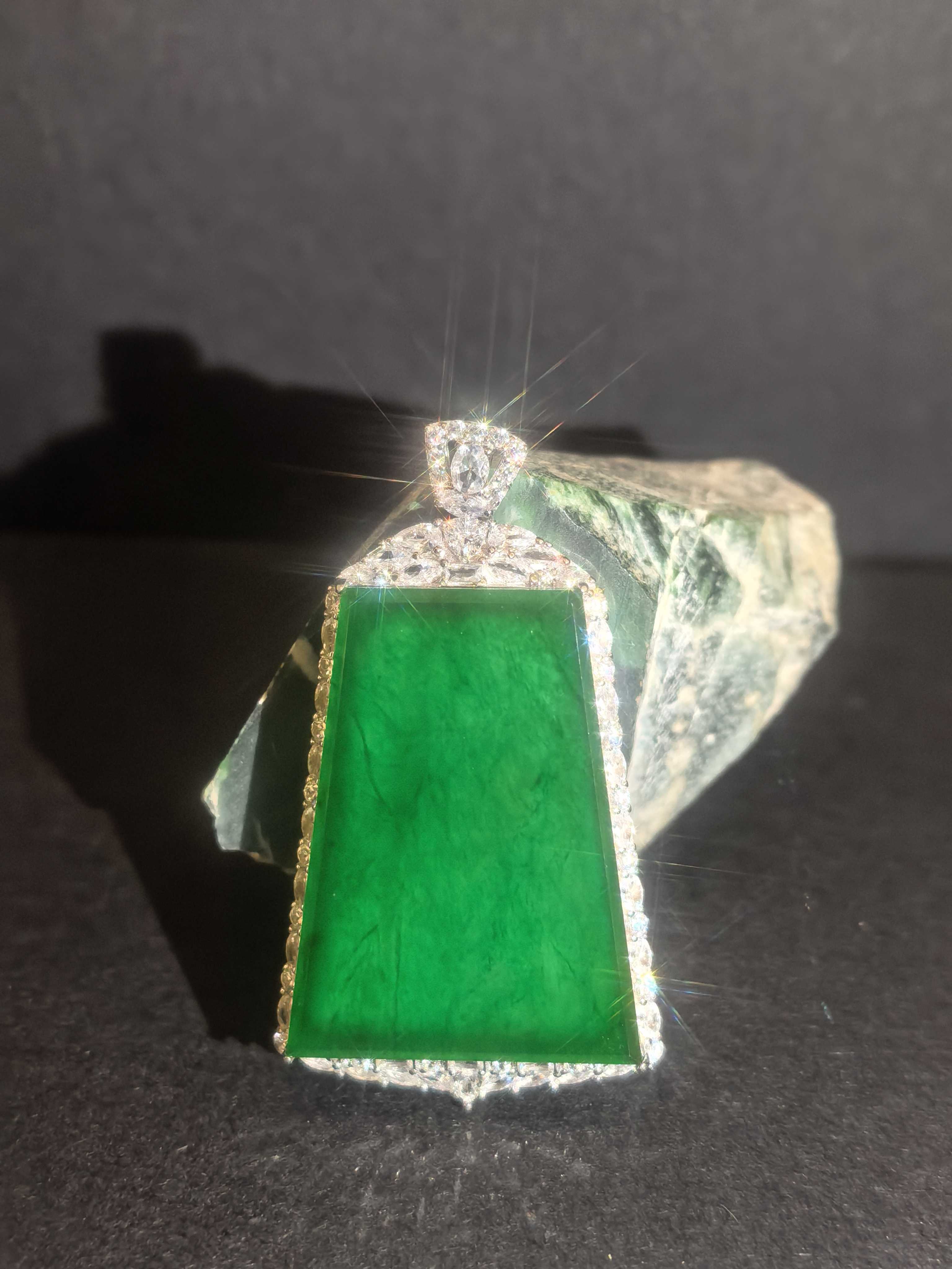 【大相无皆有】天然翡翠A货阳绿无事牌吊坠