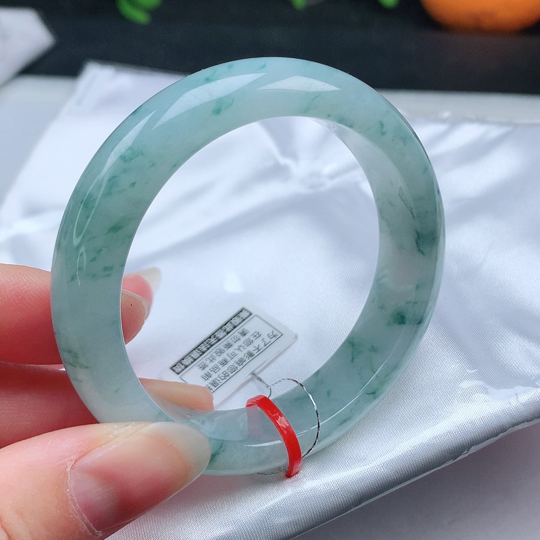 翡翠手镯未镶嵌52圈
