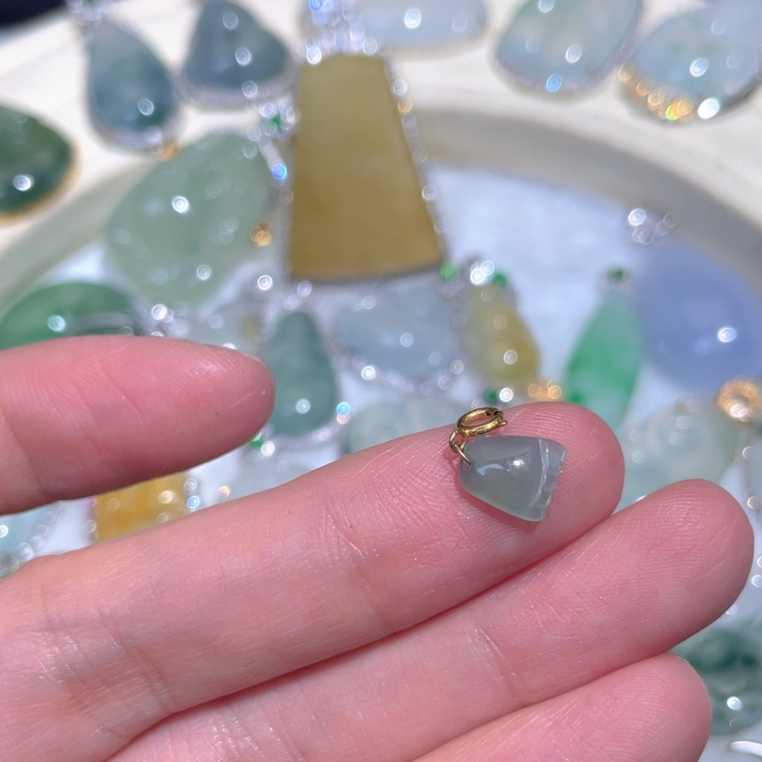 翡翠颈饰18K金镶嵌翡翠