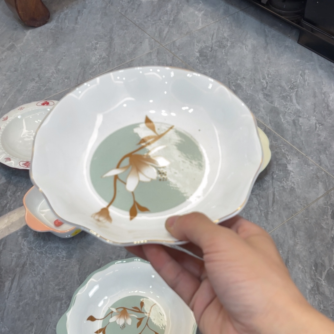 陶瓷微瑕餐具介意勿拍，满18飞！