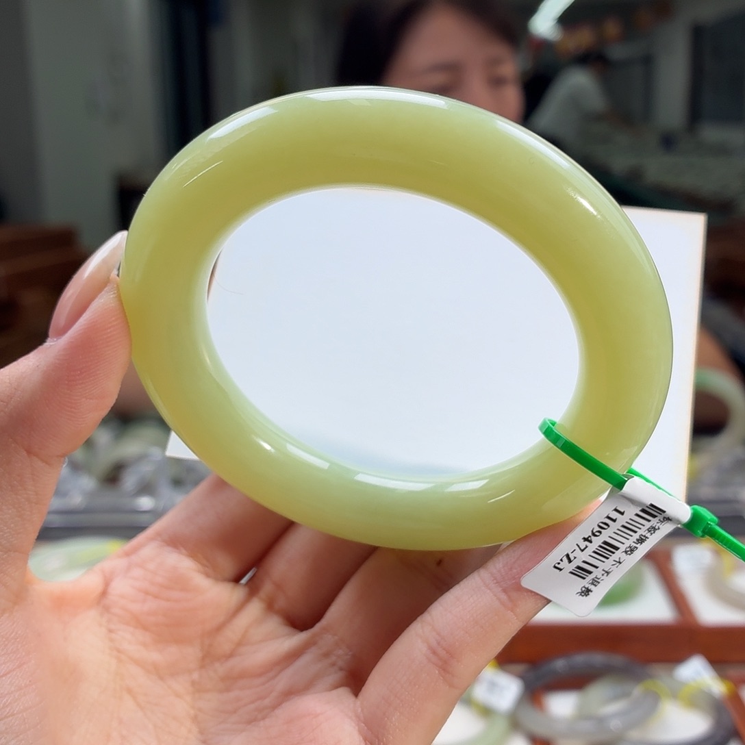 和田玉手镯未镶嵌565758