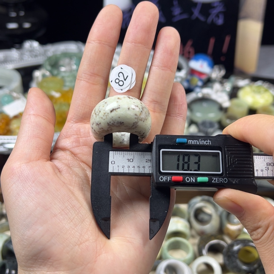 蛇纹石玉未镶嵌戒指