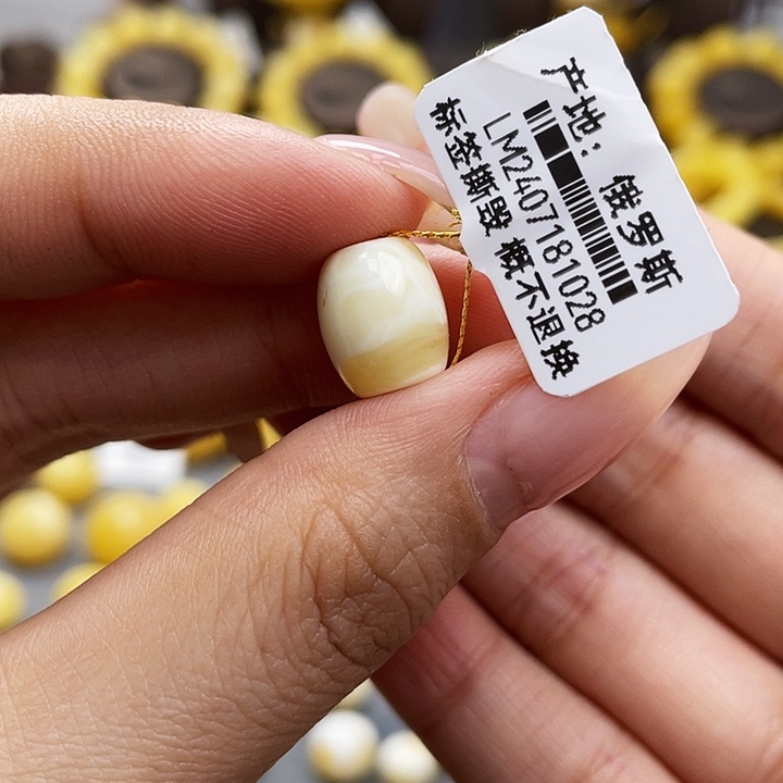 琥珀裸石未镶嵌桶珠尺寸9.7*11.3mm带皮色