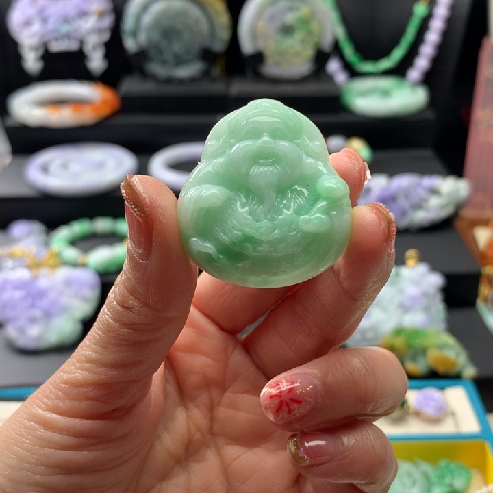 翡翠颈饰未镶嵌财神爷