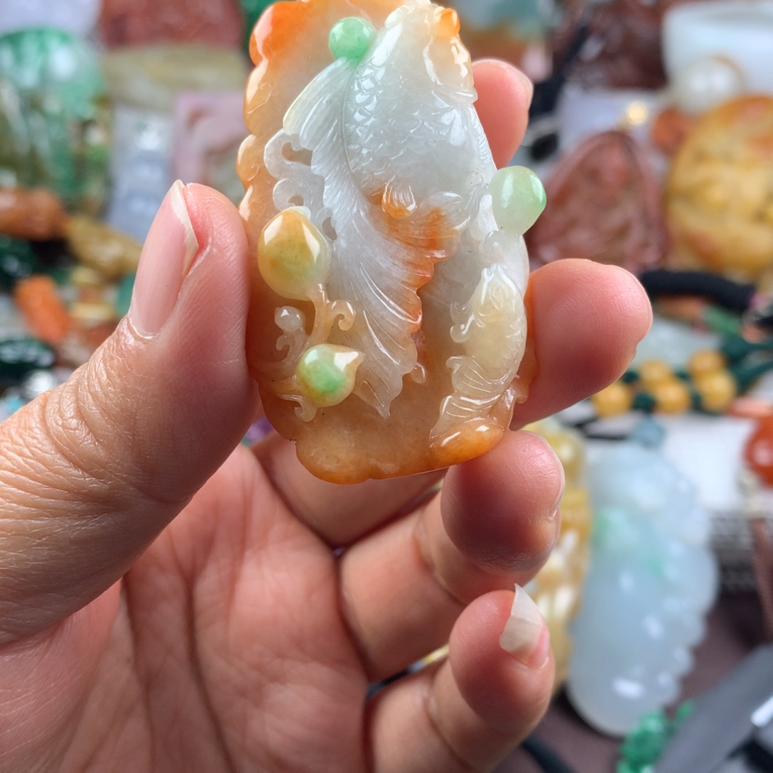 凝***月翡翠未镶嵌颈饰挂件