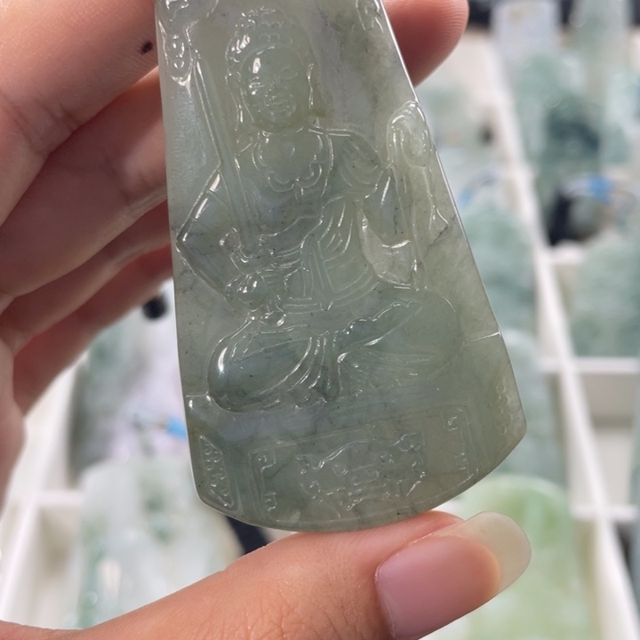 翡翠挂件未镶嵌翡翠