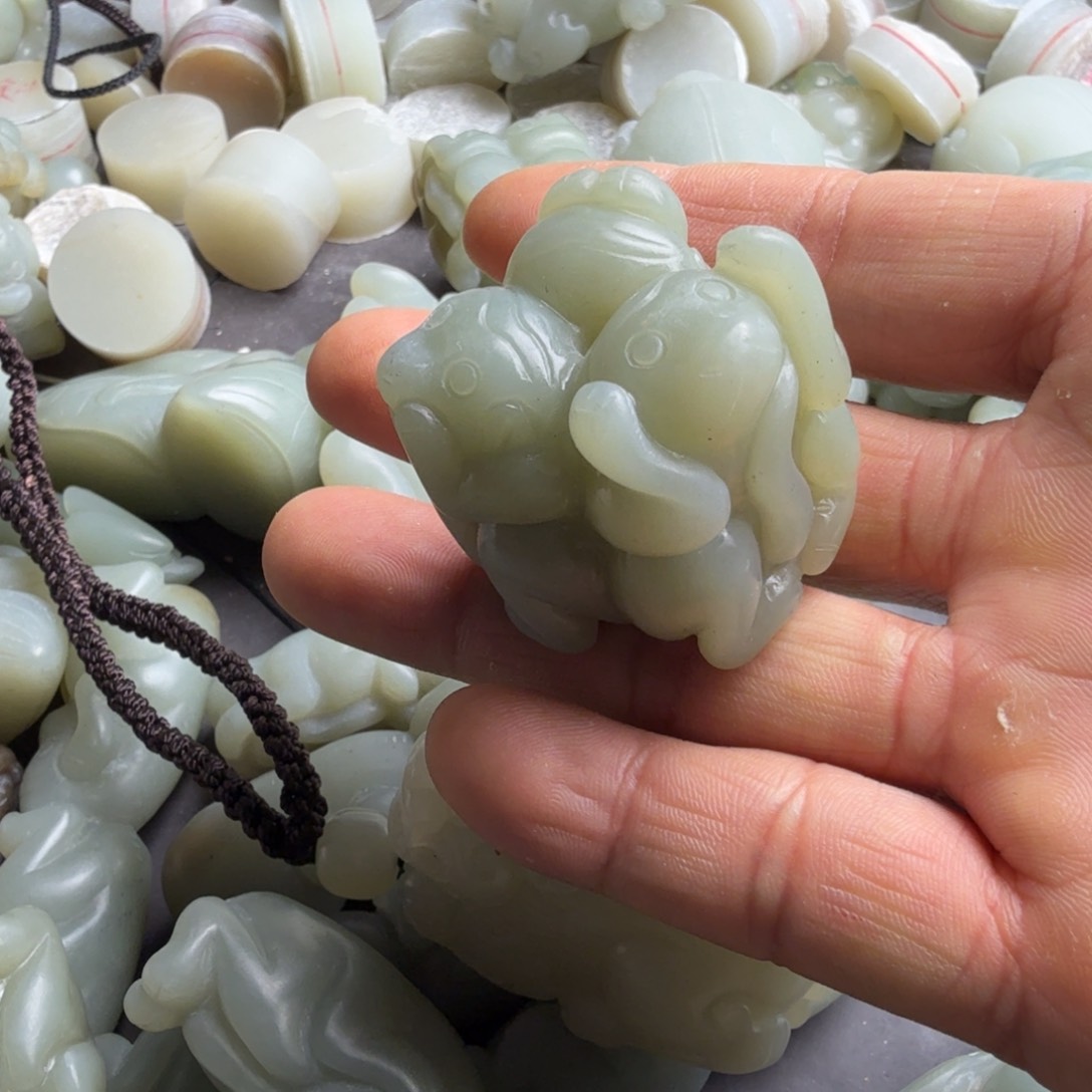 和田玉颈饰未镶嵌