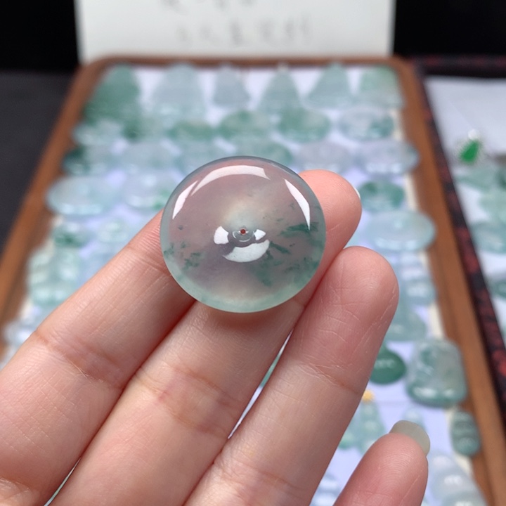 颈饰未镶嵌翡翠冰种飘花平安扣