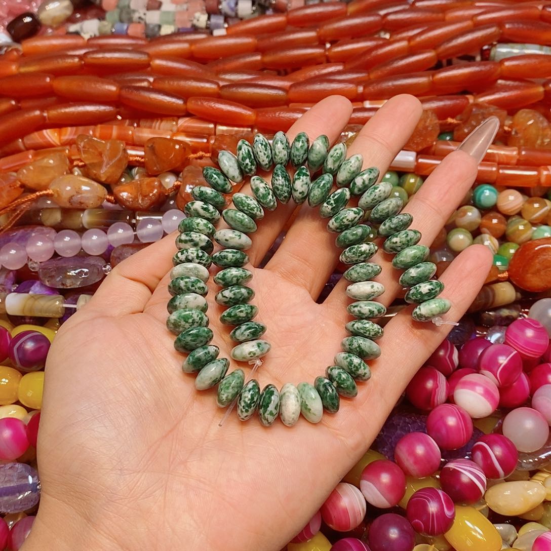 玛瑙/玉髓散珠12mm菠菜绿飞碟天然石一条