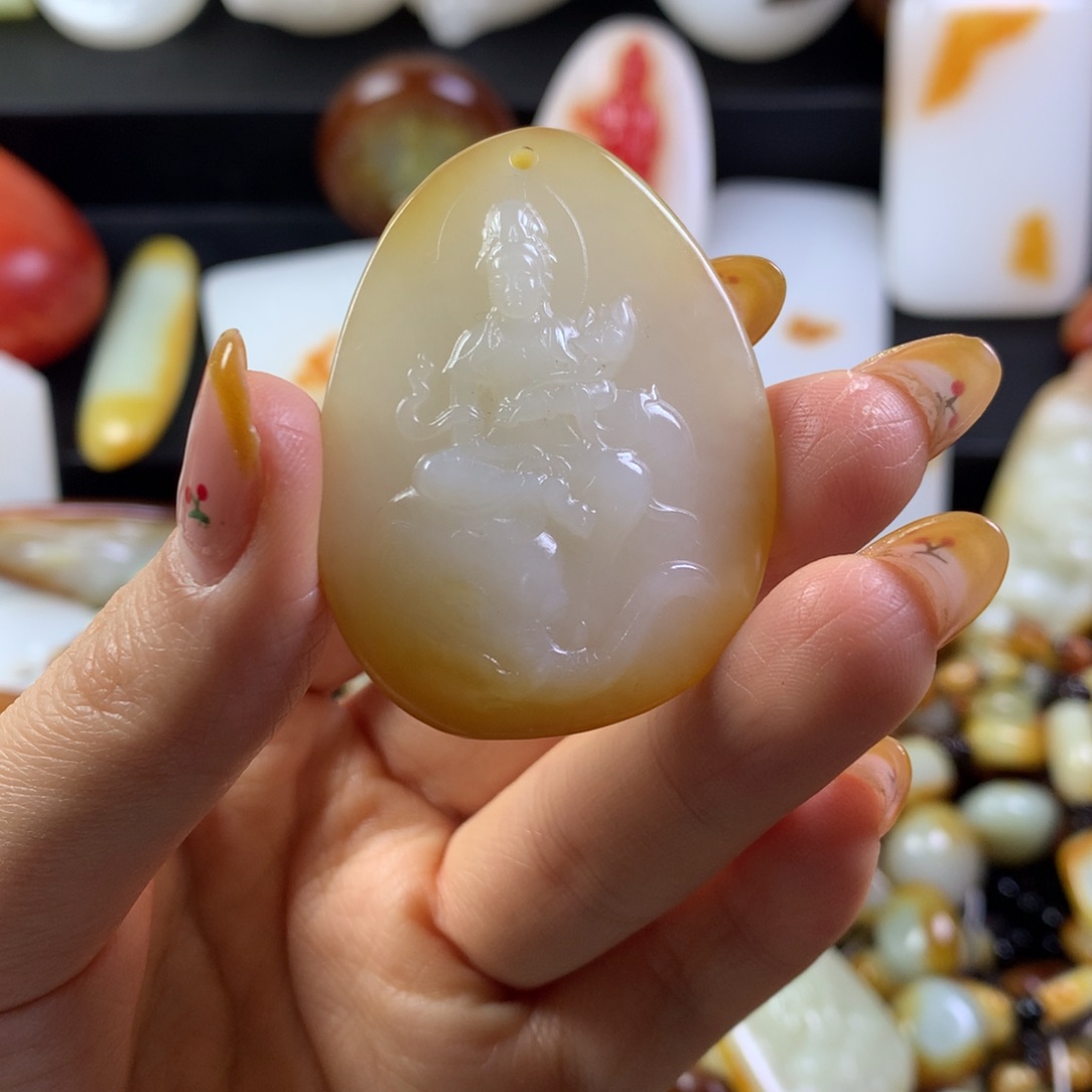 和田玉颈饰未镶嵌乐***?