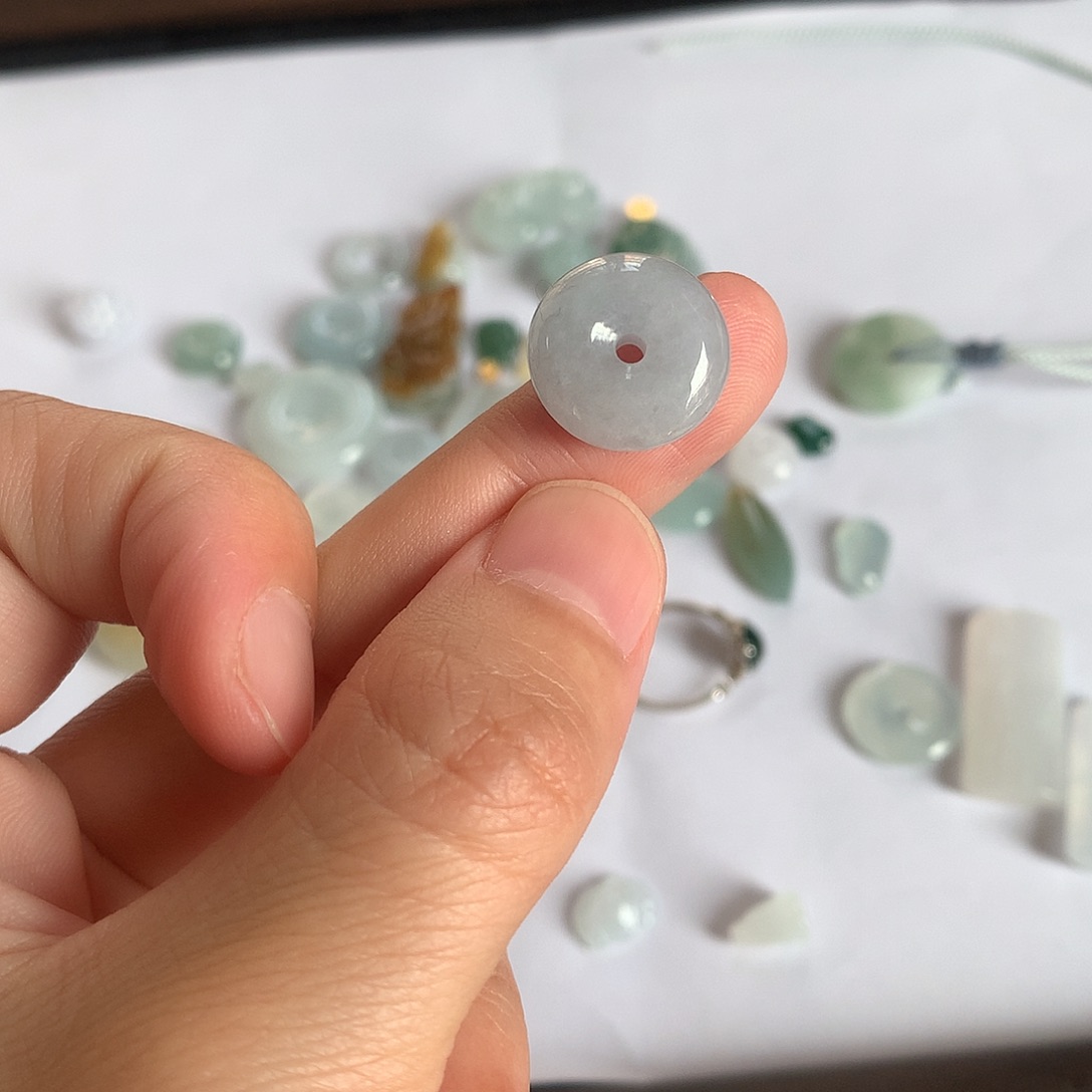 翡翠未镶嵌颈饰扣