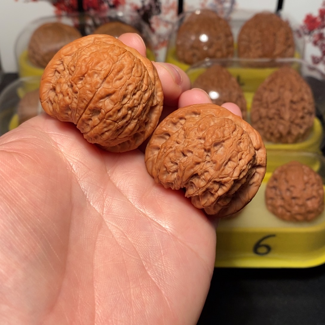 文玩核桃把件余****教41尺雪麒麟核桃 