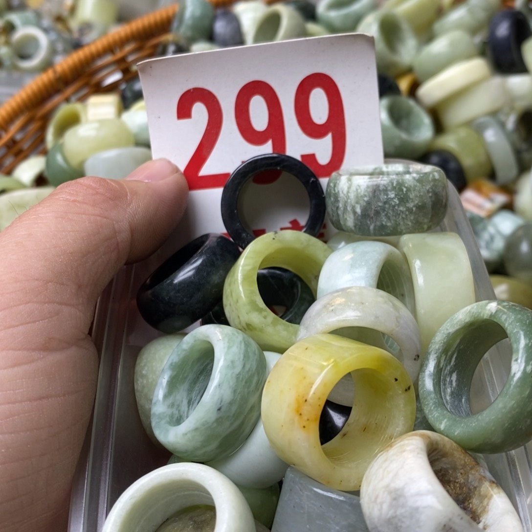 蛇纹石玉挂坠未镶嵌