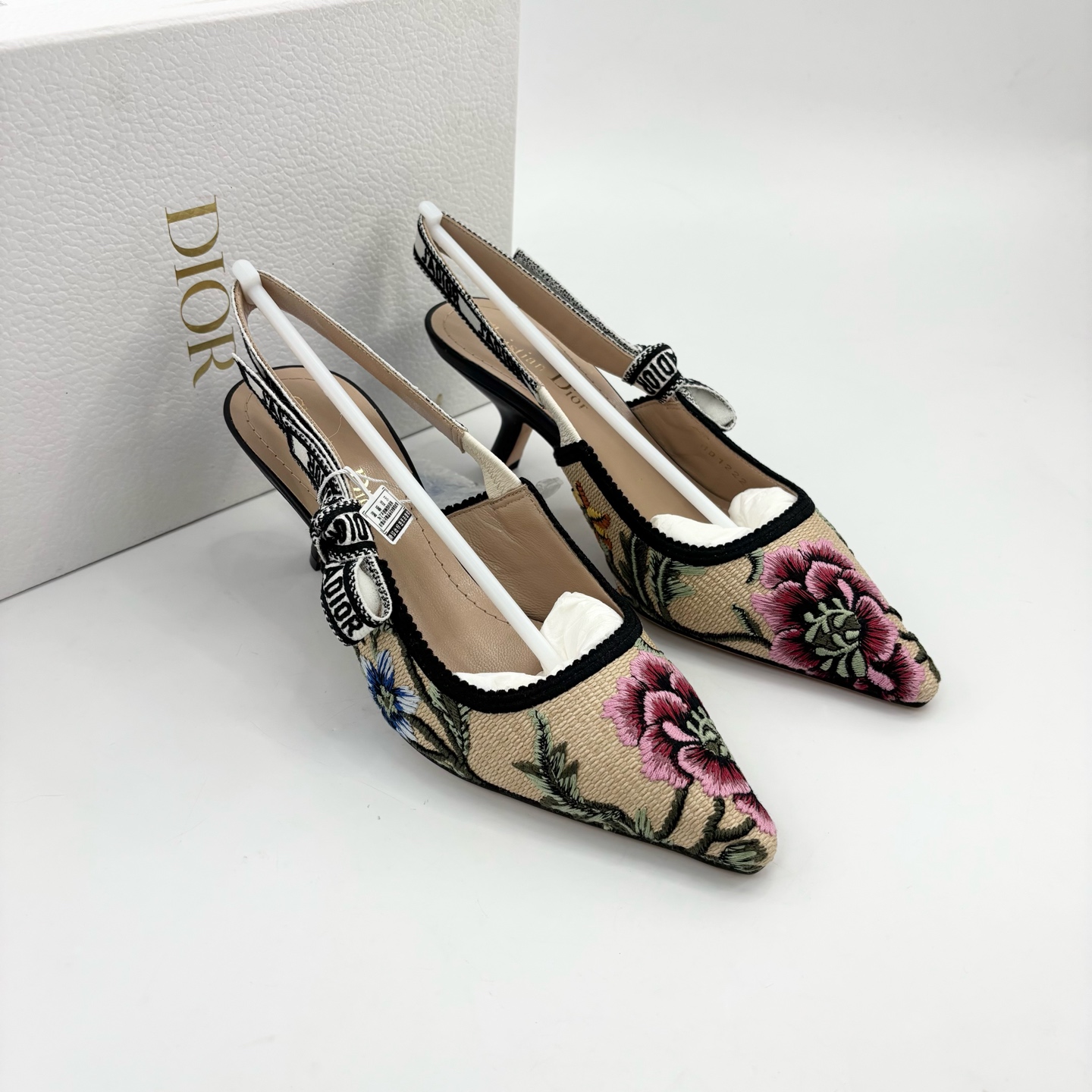 未使用 DIOR/迪奥 35.5码/拉菲草花卉猫跟凉鞋/TT250736