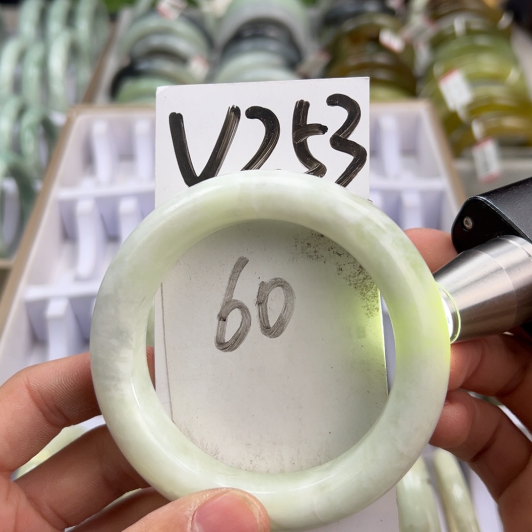 岫玉手镯未镶嵌天然岫玉