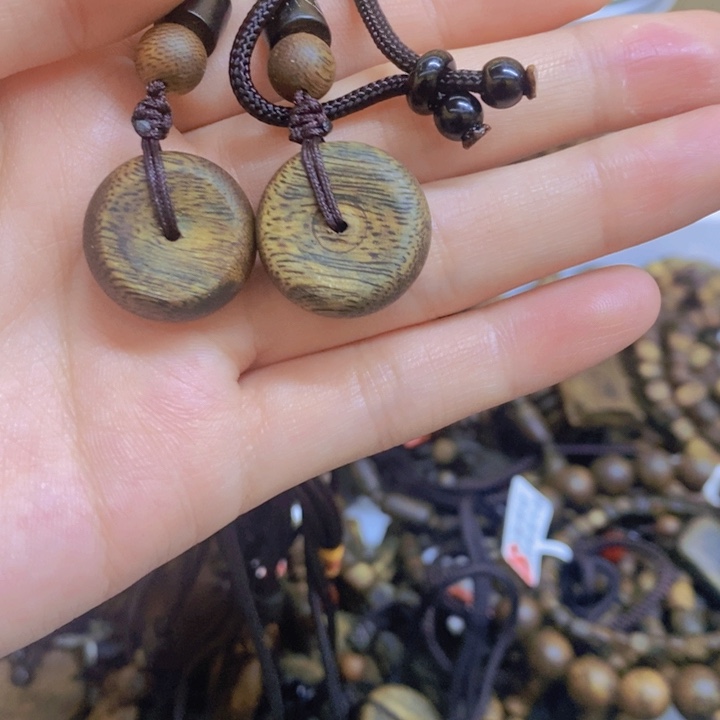 沉香摆件奇楠沉香平安扣吊坠多样性发货